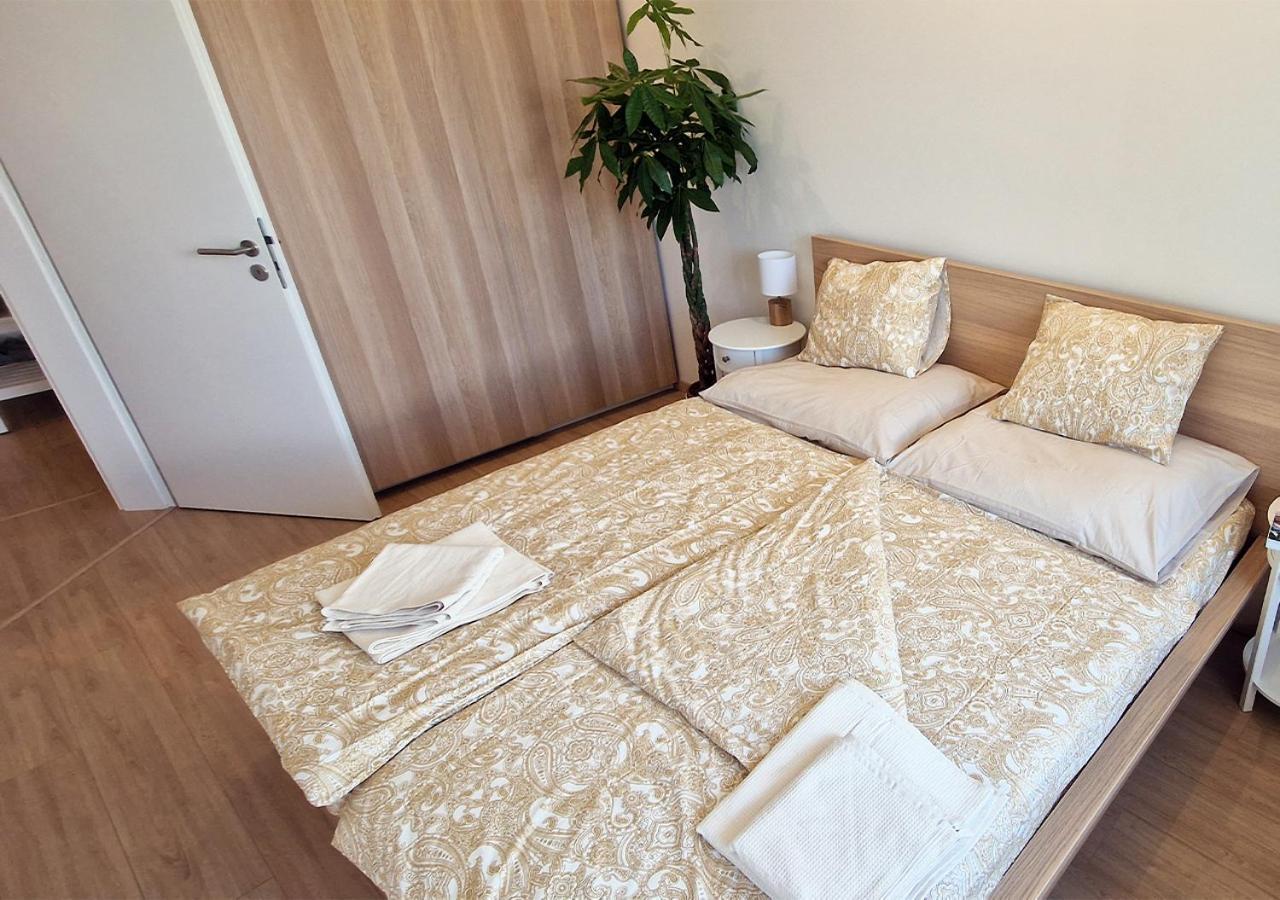 New Cozy 2 Room Pink Apartment Bratislava 059 Exterior foto